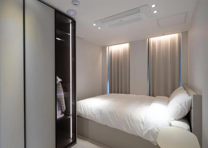 Luxurious High-end Full Option 2 Min Walk From Seolleung Station * ソウル特別市